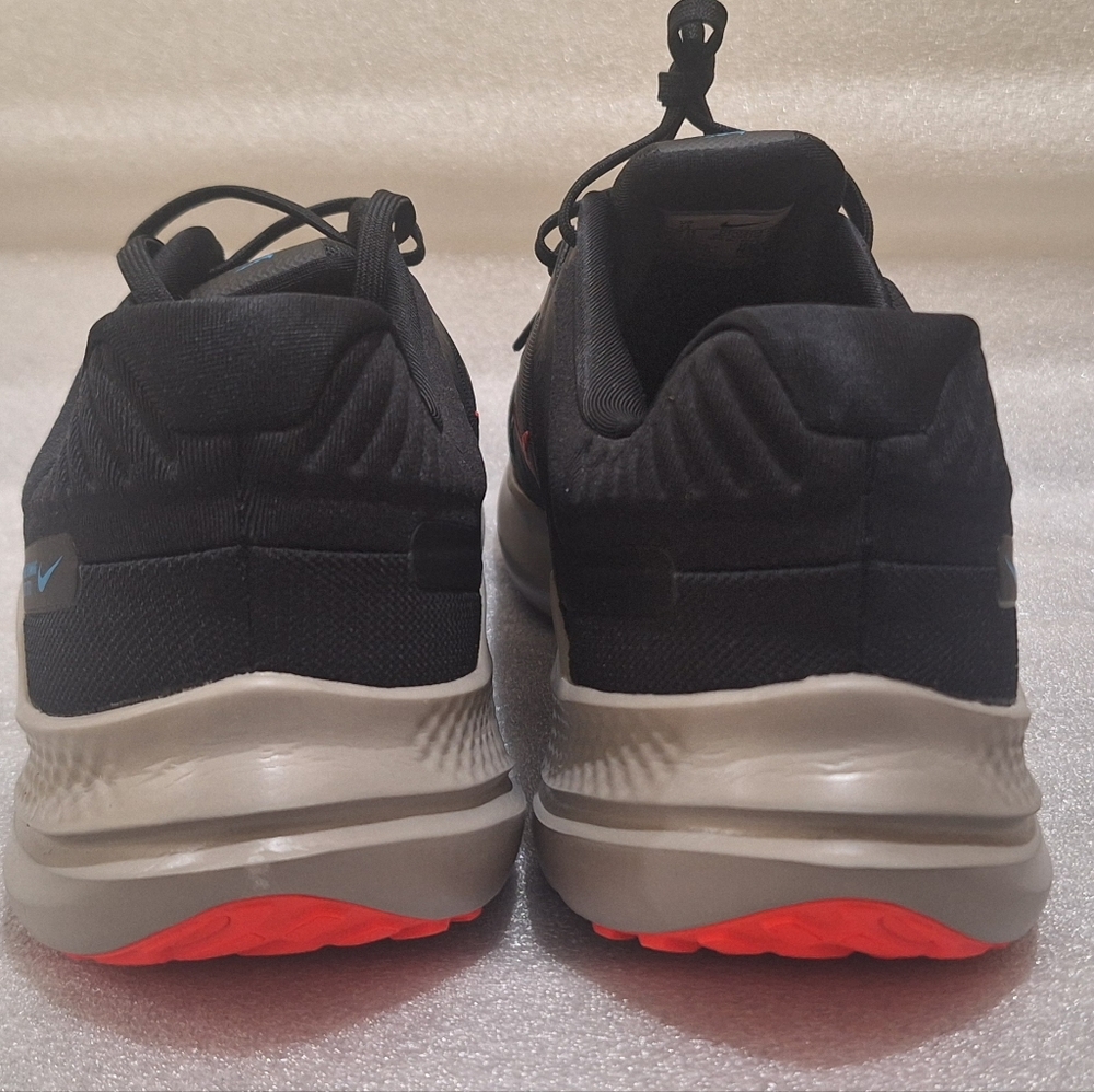 NWOT Nike Quest 5 Men's Sneakers - Picture 4 of 5